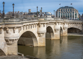 Obraz premium Paris, France - 03 08 2024: The quays of the Seine. View of Pont Neuf, the Samaritaine building and the Saint-Jacques Tower in the background.