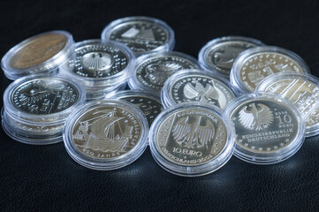 Deutsche EURO-Gedenkmünzen aus Sterling-Silber (925/1000) in Kapseln / Münzkapseln (Numismatik)