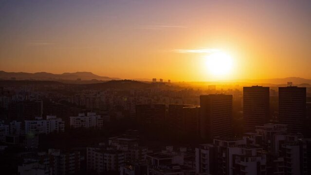 Timelaspe - Day to night Holygrail of Sunset over city with Nightscapes 4K60fps