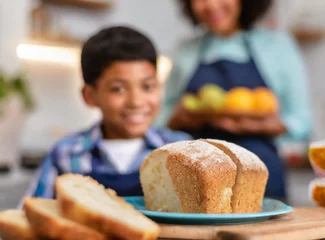 Crédence de cuisine en verre imprimé Pain Mother and son baking bread at home together