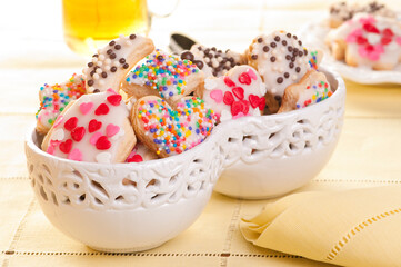 Biscoito amanteigado e confeitado