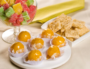 Balas de ovos e doces de festa