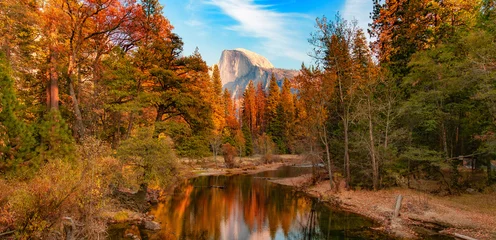 Cercles muraux Half Dome Colorful Trees, river and mountain landscape.