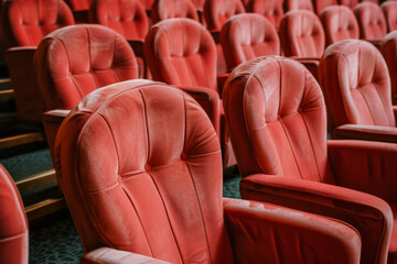 Obraz premium Minimalist chair background between lights and shadows