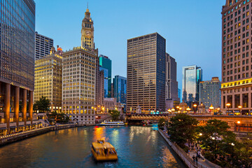 Chicago Nightscape: City Lights in 4K Ultra HD