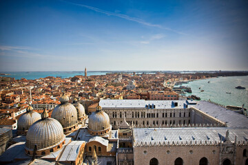 Fototapeta na wymiar Venice under Blue Sky: 4K Ultra HD