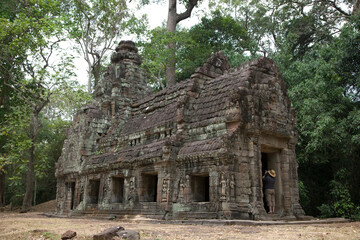 Naklejka premium Angkor Wat temple Ta Phrum view on a cloudy autumn day