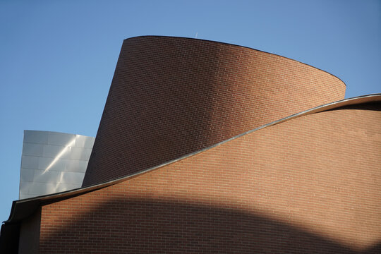 Marta Herford Museum of Contemporary Art Geb&auml;ude geplant von Frank o. Gehry
Ein Beispiel f&uuml;r Dekonstruktivismus und Neuentwicklung gemischter Baumaterialien