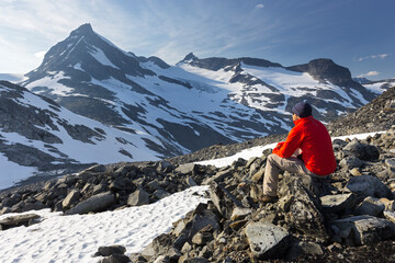 ein Bergsteiger, Smörstabbtindan Massiv, Jotunheimen Nationalpark, Sogn og Fjordane, Norwegen
