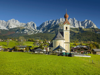Fototapeta na wymiar Kirche in Going, Wilder Kaiser, Tirol, Österreich