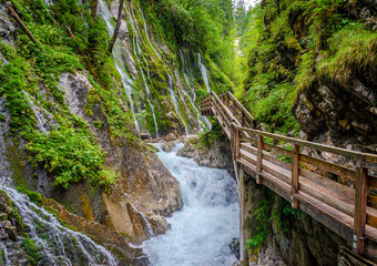 Wildromantische Wimbachklamm im Nationalpark Berchtesgaden - obrazy, fototapety, plakaty