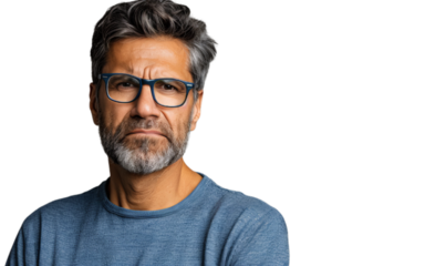 Portrait of a middle-aged man dressed in casual clothes with glasses looking for the camera.