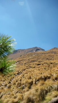  A panoramic view of La Malinche volcano, also known as Matlalcueye or Malintzin volcano in Mexico, highlights its majesty and natural beauty, creating an impressive landscape.