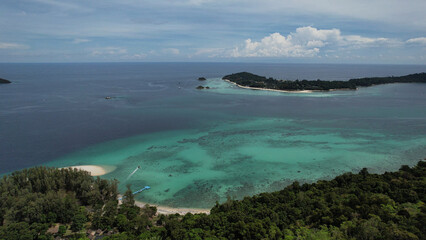 Obraz premium Koh Lipe Koh Adang Thailand drone shot beach with green blue ocean coral reef and small islands