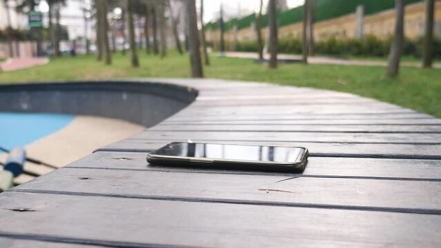 forget smartphone on a park bench, lost smart phone 