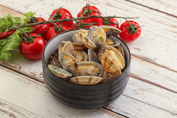 Vongole shellfish mollusc clem with butter