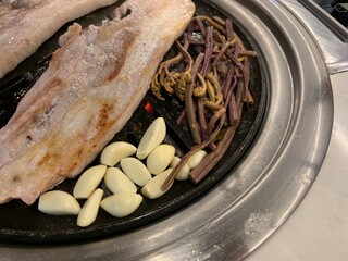 삼겹살 숯불 고기구이 돼지고기 식당 화로구이 숯 바베큐 돼지갈비 양념갈비