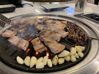 삼겹살 숯불 고기구이 돼지고기 식당 화로구이 숯 바베큐 돼지갈비 양념갈비