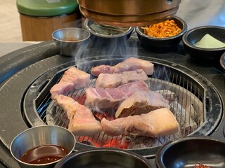 소고기 삼겹살 숯불 고기구이 돼지고기 식당 화로구이 숯 바베큐 돼지갈비 양념갈비