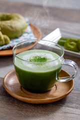 抹茶ラテ　日本の宇治抹茶から作る本物の抹茶ラテ