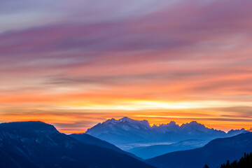 Obraz premium Sunset at mountain background