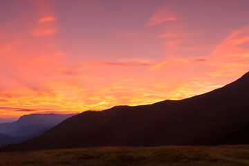 Obraz premium Sunset at mountain background