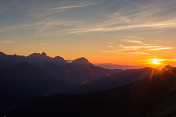 Obraz premium Sunset at mountain background