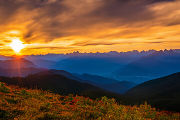 Obraz premium Sunset at mountain background