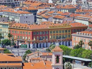 Fototapeta na wymiar Vue aérienne de Nice toits rouges