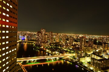 Fototapeta na wymiar Tokyo at night scityscape from skyscraper river bridges