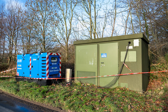 Groupe &eacute;lectrog&egrave;ne de secours Enedis 100 kW, raccord&eacute; &agrave; un poste de transformation Haute/Basse tension en campagne, suite &agrave; temp&ecirc;te
