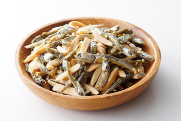 おつまみ　アーモンドと小魚
