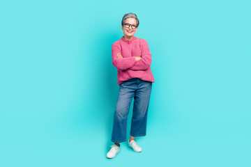 Full size photo of optimistic pensioner person dressed knit pullover jeans holding arms crossed...