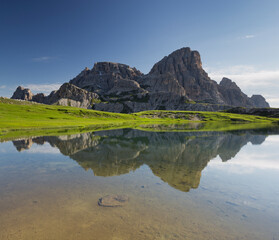 Obraz premium Neunerkofel, Bödenalpe, Bödenseen, Südtirol, Dolomiten, Italien