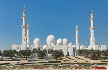 Fototapeta na wymiar Sheikh Zayed Grand Mosque, Abu Dhabi, United Arab Emirates. Panoramic view.