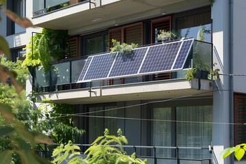 Grüne Energie aus dem eigenen Balkon: Balkonkraftwerk liefert nachhaltigen Strom