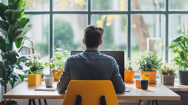 Personas teletrabajando desde casa