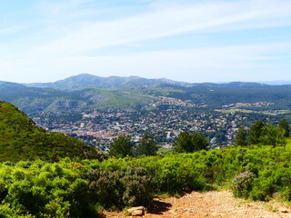 Fototapeta na wymiar Paysage naturel de montagnes en côte d'Azur