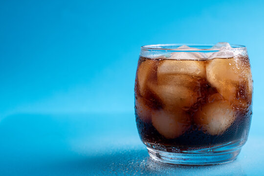 drink, soda, ice, liquid, glass, cool, refreshing, refreshment, bubble, cold, photography, color image, beverage, wet, bar, cocktail