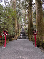 山の中の神社参拝
