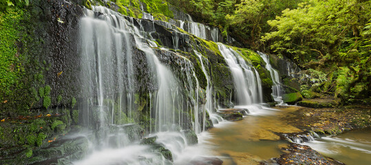 Fototapeta na wymiar .Purakanui Falls, Catlins, Otago, Südinsel, Neuseeland