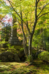 日本　滋賀県愛知郡愛荘町にある湖東三山の一つ、金剛輪寺の忠魂碑と紅葉