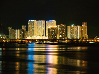 Fototapeta na wymiar アジアの海辺のビル群の夜景