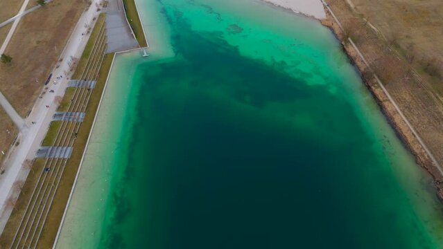 Munchen, Deutschland Riemer See Ansicht von oben. Aerial view on Lake Riemer See in Munich. Riemer Park in Messestadt. Large clear lake at Muenchech Park. Bugasee. Messe Riem. Badesee im Riemer Park. 