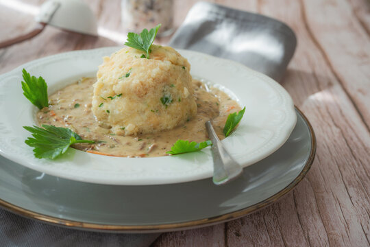 Wiener Kalbsrahmbeuschel - Ragout aus Lunge und weiteren Innereien - bekannt in der &Ouml;sterr. K&uuml;che und im bayrischen Raum