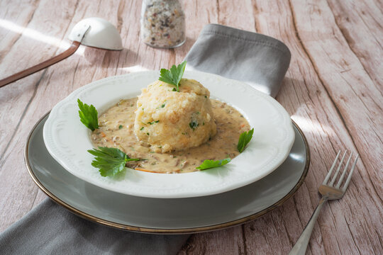 Wiener Kalbsrahmbeuschel - Ragout aus Lunge und weiteren Innereien - bekannt in der &Ouml;sterr. K&uuml;che und im bayrischen Raum