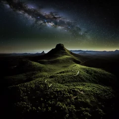 Foto op Aluminium niesamowity widok na krajobraz i niebo pełne gwiazd © Makargina