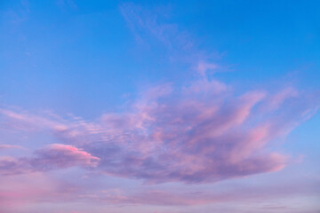 Obraz premium Dawn. Beautiful clouds in the morning sun.