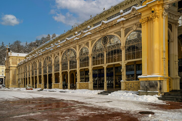 Hauptkolonnade in Marienbad im Winter