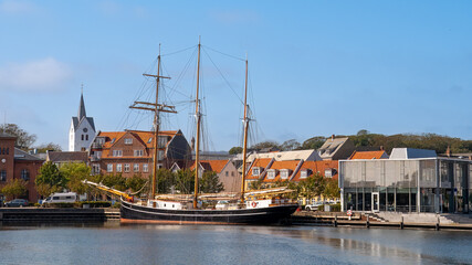 Obraz premium Tallship in harbour of market town Thisted in Nordjylland, Denmark